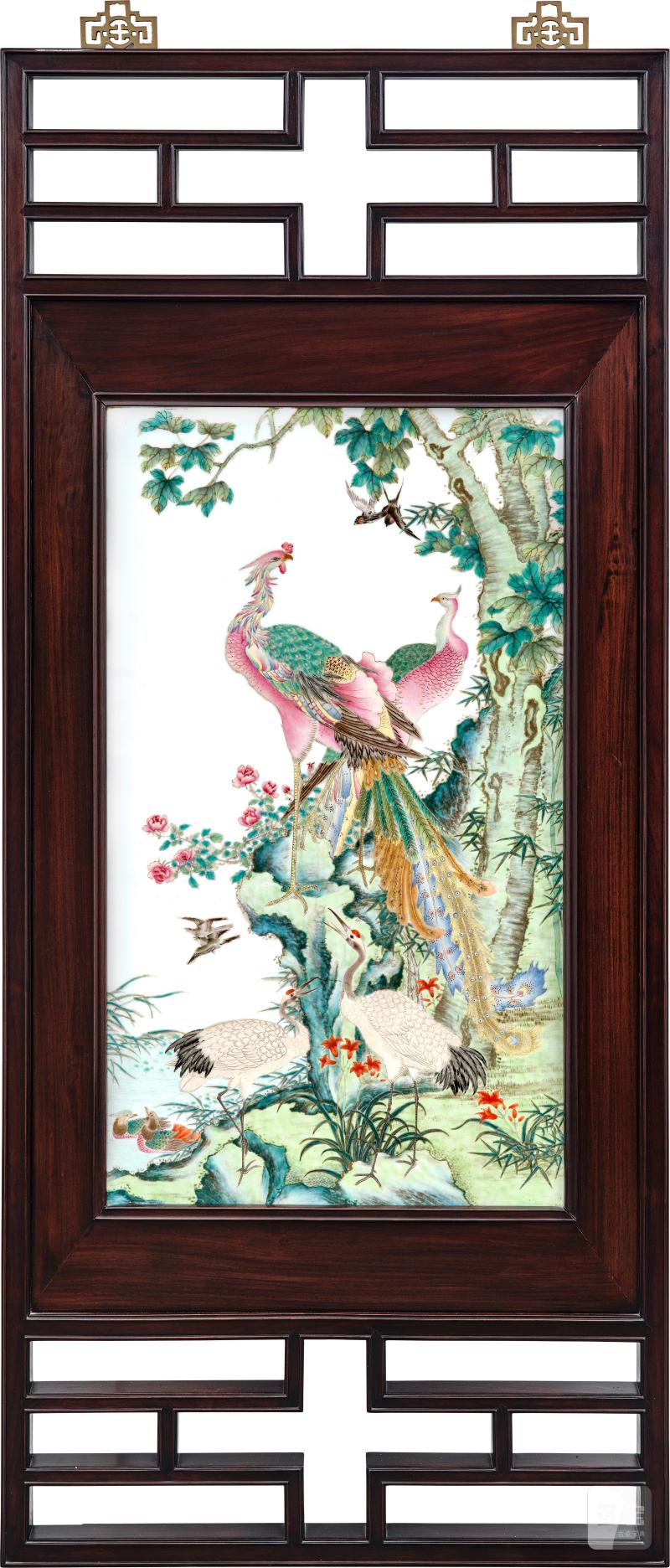 A famille-rose 'phoenix' plaque, Qing dynasty, 19th century | 清十九世紀 粉彩棲鳳圖瓷板 - 图2